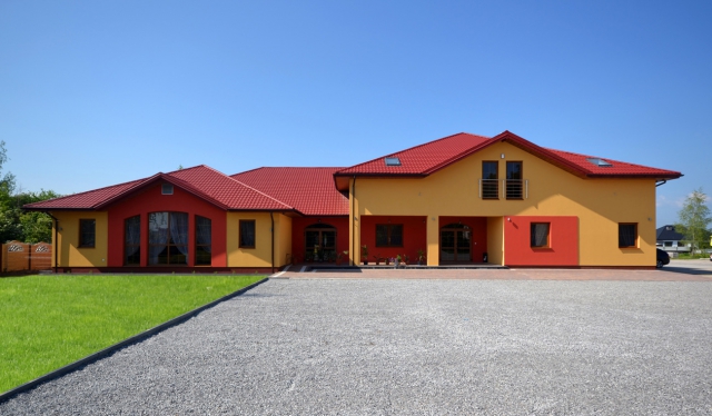 DWÓR JARZĘBINA, WIERZBICA UL. OGRODOWA