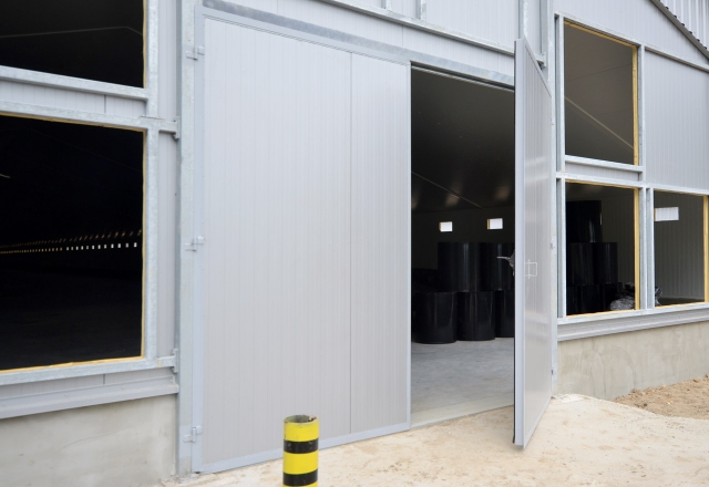 WROTA, DRZWI TUNELOWE, DRZWI SOCJALNE DO FERM DROBIU 